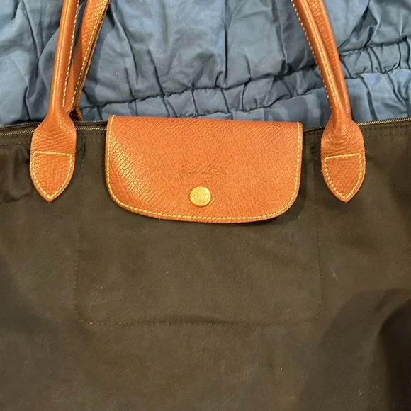 Black long champ shoulder bag. Has been worn and lots of wear and tear. - Picture 11 of 11